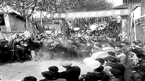 图片庆祝人民公社成立