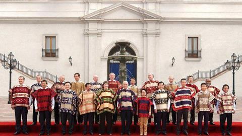 图片身穿智利传统服饰的APEC与会领导