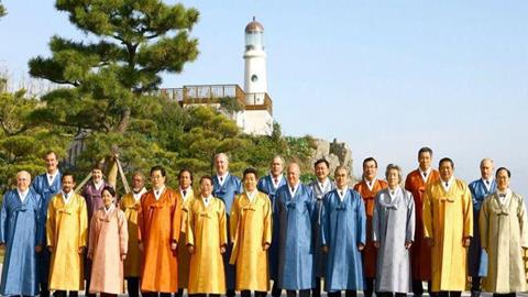 图片身穿韩国传统服饰的APEC与会领导