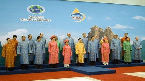 图片身穿越南传统服饰的APEC与会领导