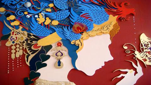 图片贵妇手中的蝴蝶