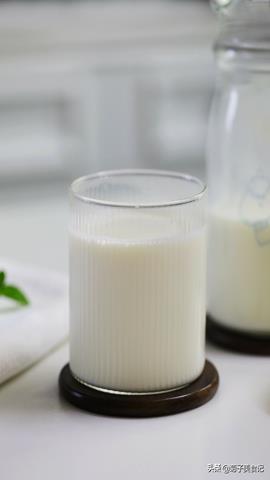 图片蛋白质含量较多的食品-纯奶