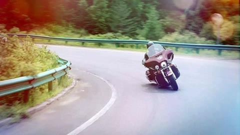 图片弯道骑车