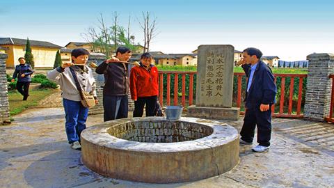 图片吃水不忘挖井人