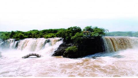 图片牡丹江的镜泊湖