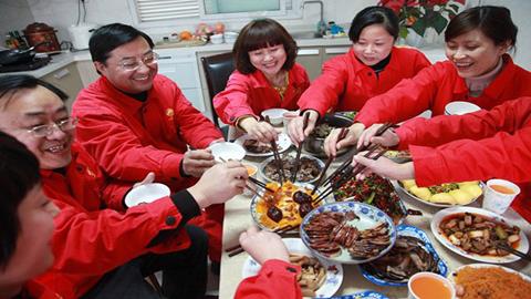 图片春节吃团圆饭