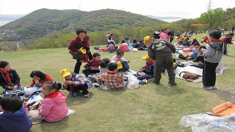 图片快乐的春游