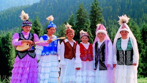 图片新疆传统服饰