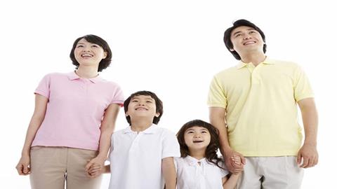 图片手拉手展望光明的未来