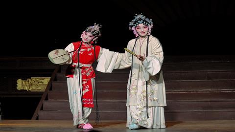 图片杜丽娘和聪明机智的春香