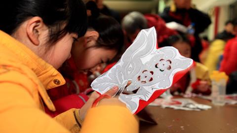 图片歌词学习—剪窗花