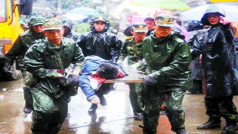 图片雅安地震—解放军众志成城