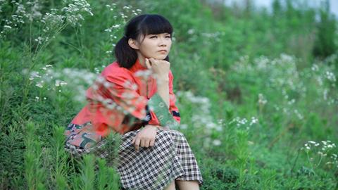 图片思乡—期待回家乡的女孩