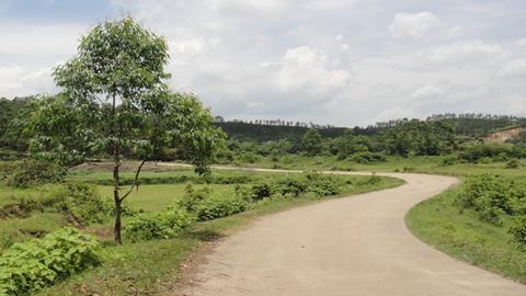 图片乡间小路—阴天的乡间小路