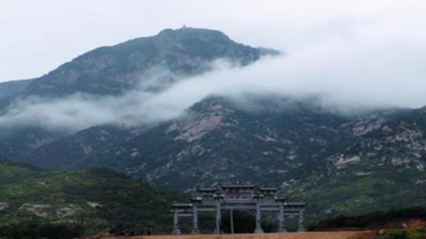 云雾缭绕的沂蒙山
